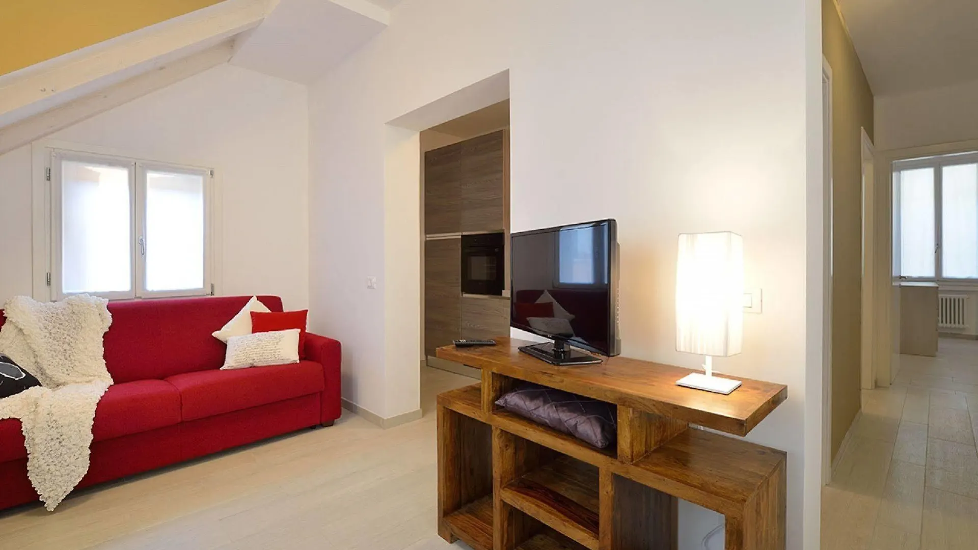 Rialto Deluxe Apartments contacts